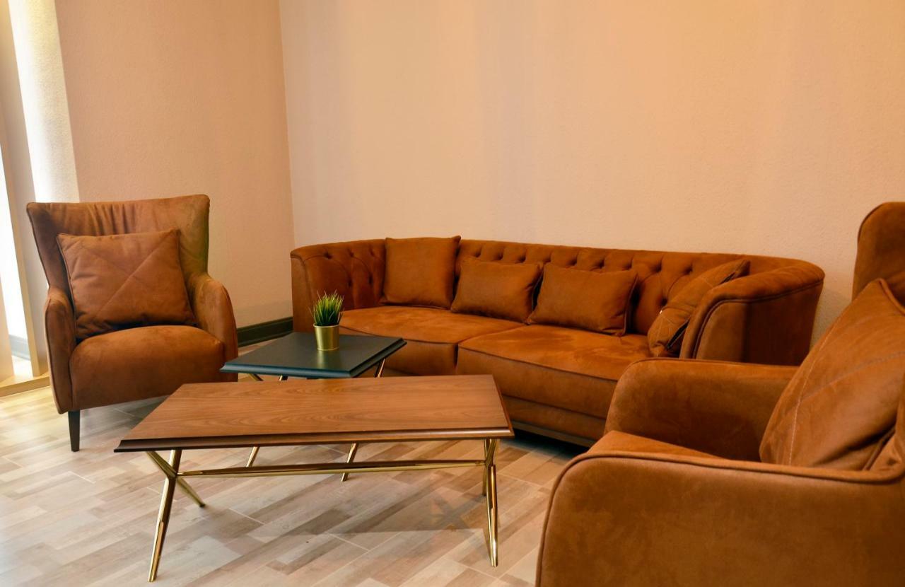 Hotel Konak مومتشيلغراد المظهر الخارجي الصورة