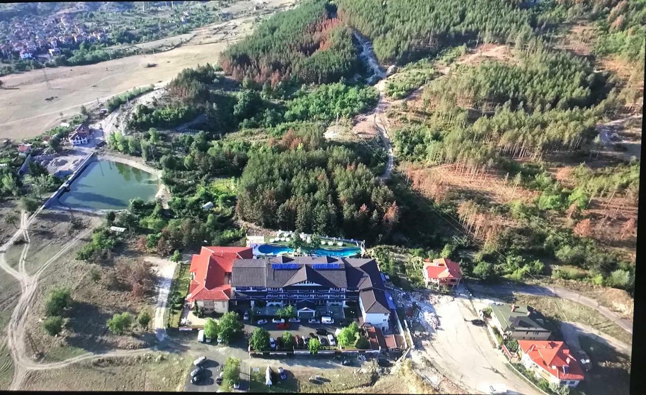 Hotel Konak مومتشيلغراد المظهر الخارجي الصورة