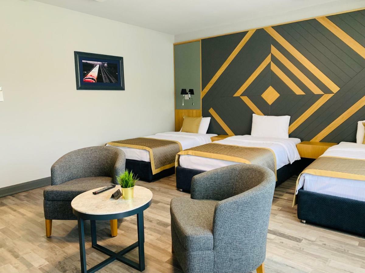 Hotel Konak مومتشيلغراد المظهر الخارجي الصورة